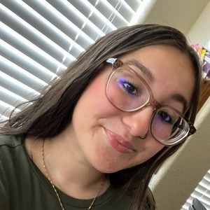 Meet your Posher, Elisa